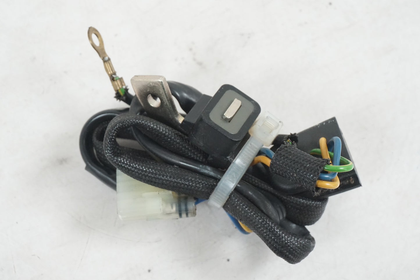 Framsidan på Tändpickup från en Suzuki GSF 600 -2000 motorcykel.