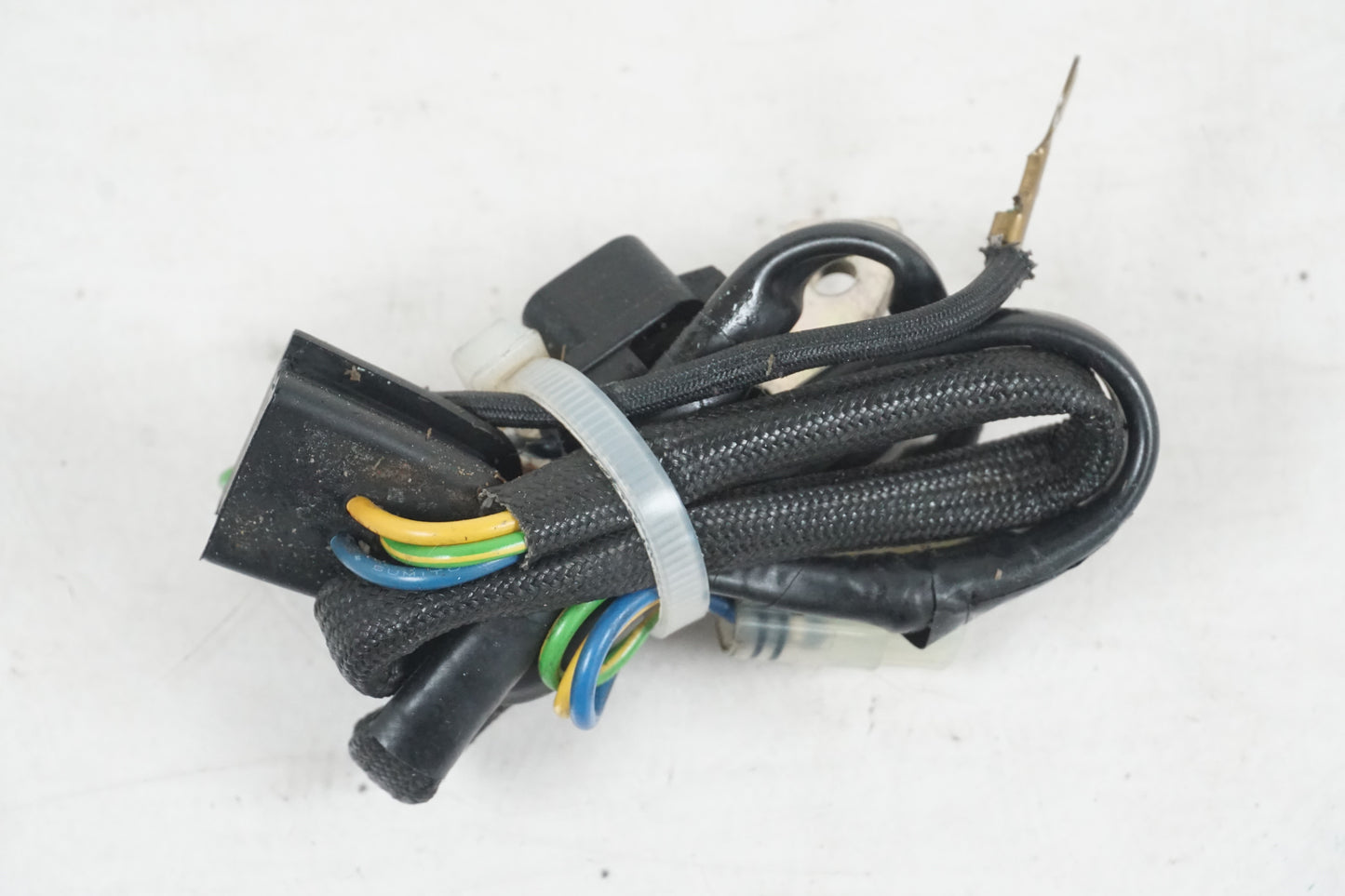 Baksidan på Tändpickup från en Suzuki GSF 600 -2000 motorcykel.