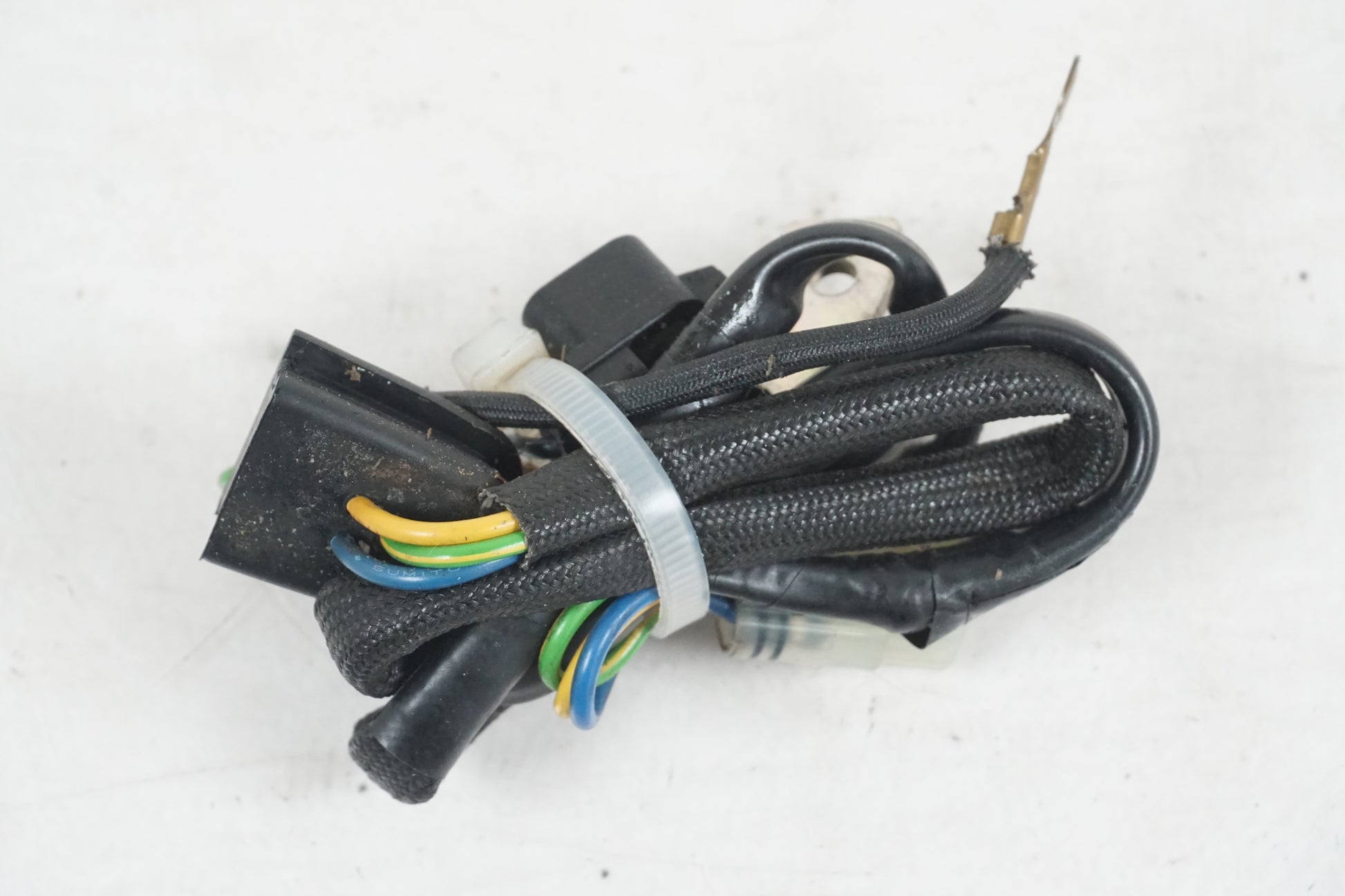 Baksidan på Tändpickup från en Suzuki GSF 600 -2000 motorcykel.