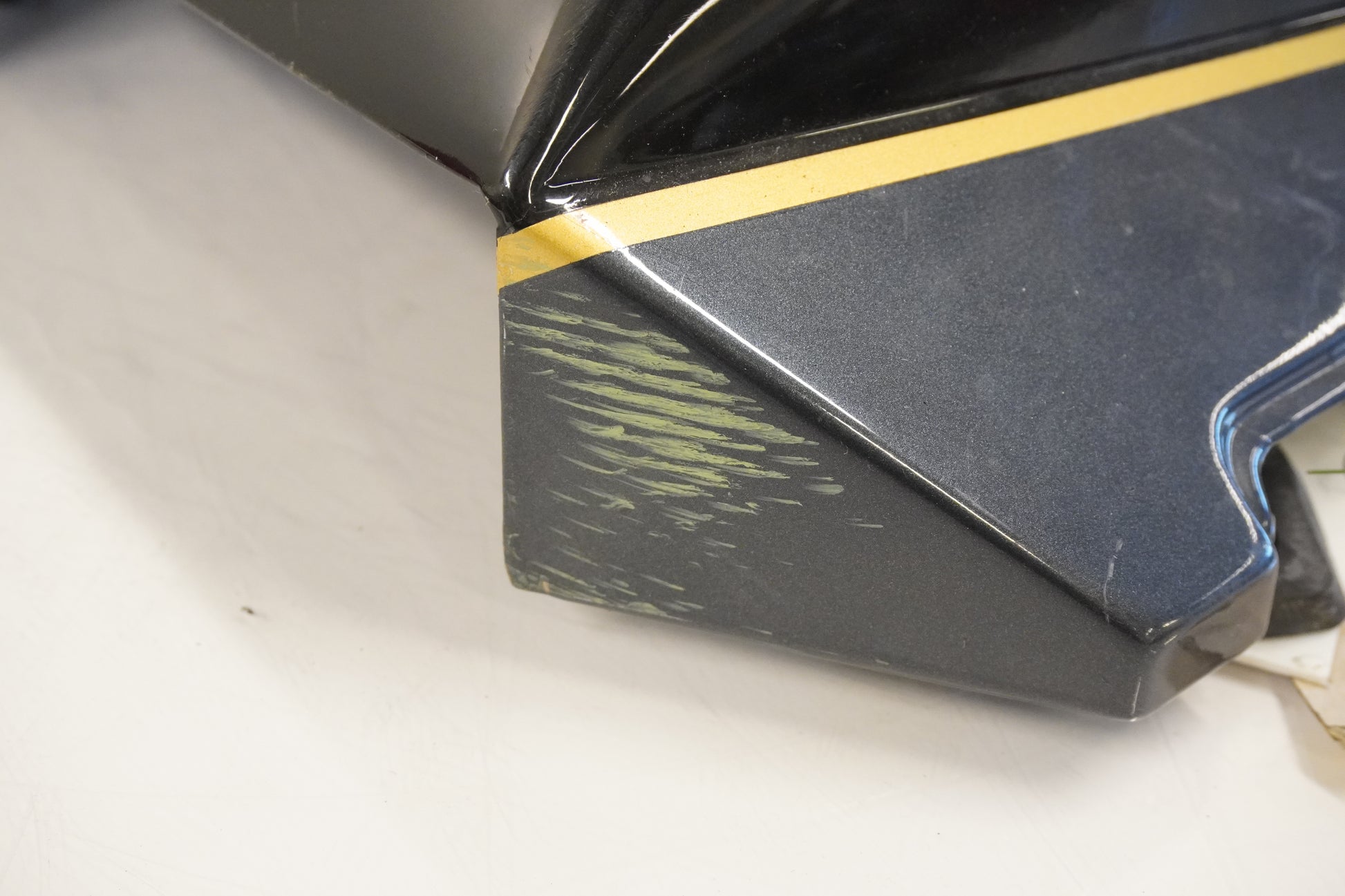 Extrabild1 på Bakvinge från en Kawasaki GPZ 900 -1990 motorcykel.