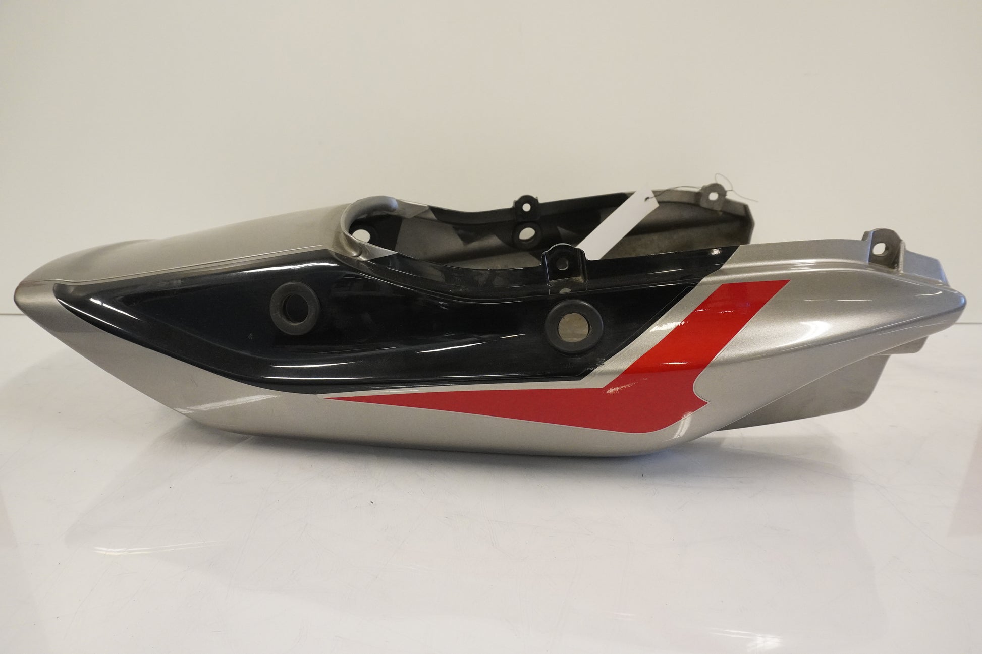 Baksidan på Bakvinge från en Kawasaki ZR-X 1200 S -2001 motorcykel.