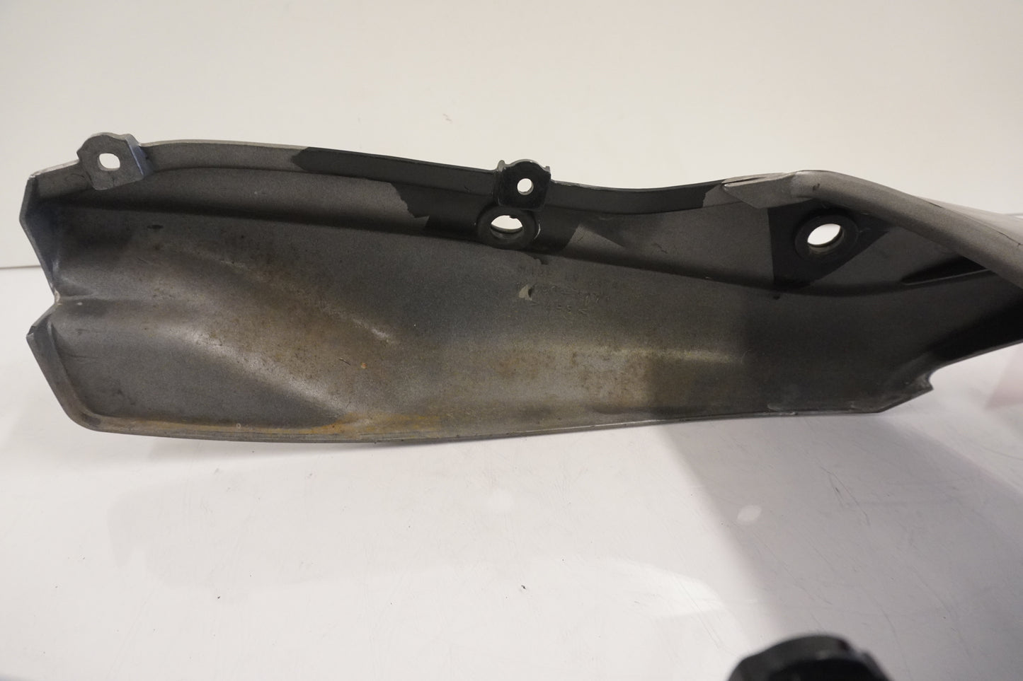 Vänster sida på Bakvinge från en Kawasaki ZR-X 1200 S -2001 motorcykel.