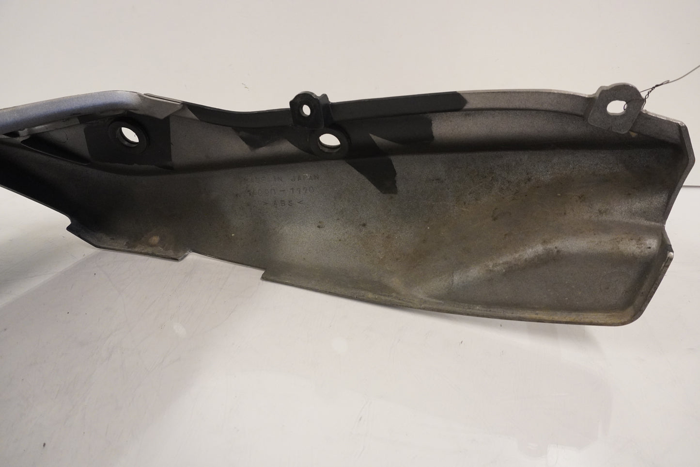 Snett uppifrån på Bakvinge från en Kawasaki ZR-X 1200 S -2001 motorcykel.