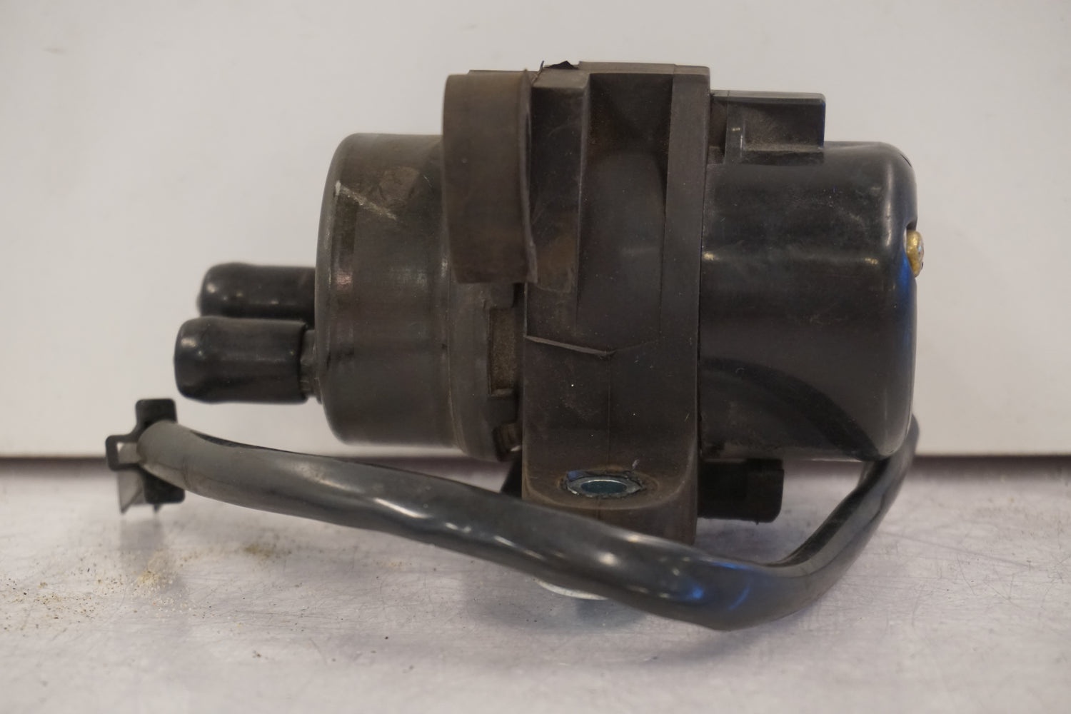 Framsidan på Bensinpump förgasare från en Yamaha FZ-S 600 -1998 motorcykel.