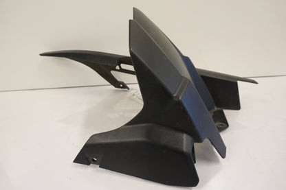 Baksidan på Svingskärm från en Kawasaki Z 900 -2017 motorcykel.