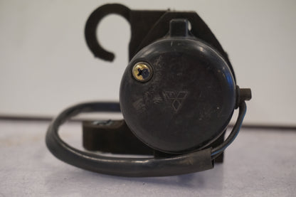 Baksidan på Bensinpump förgasare från en Yamaha FZ-S 600 -1998 motorcykel.
