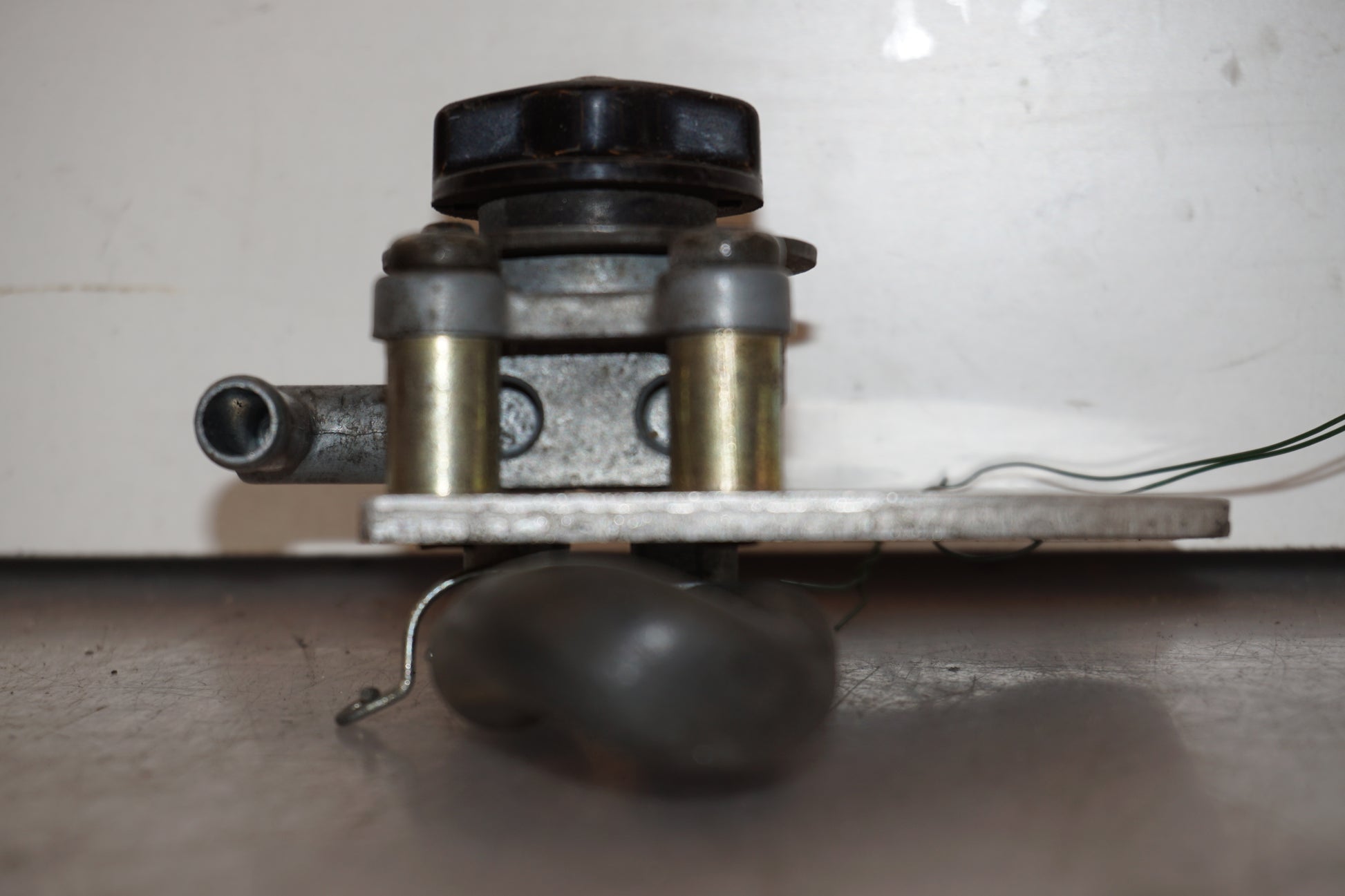 Höger sida på Bensinkran från en Kawasaki ZXR 750 -1993 motorcykel.