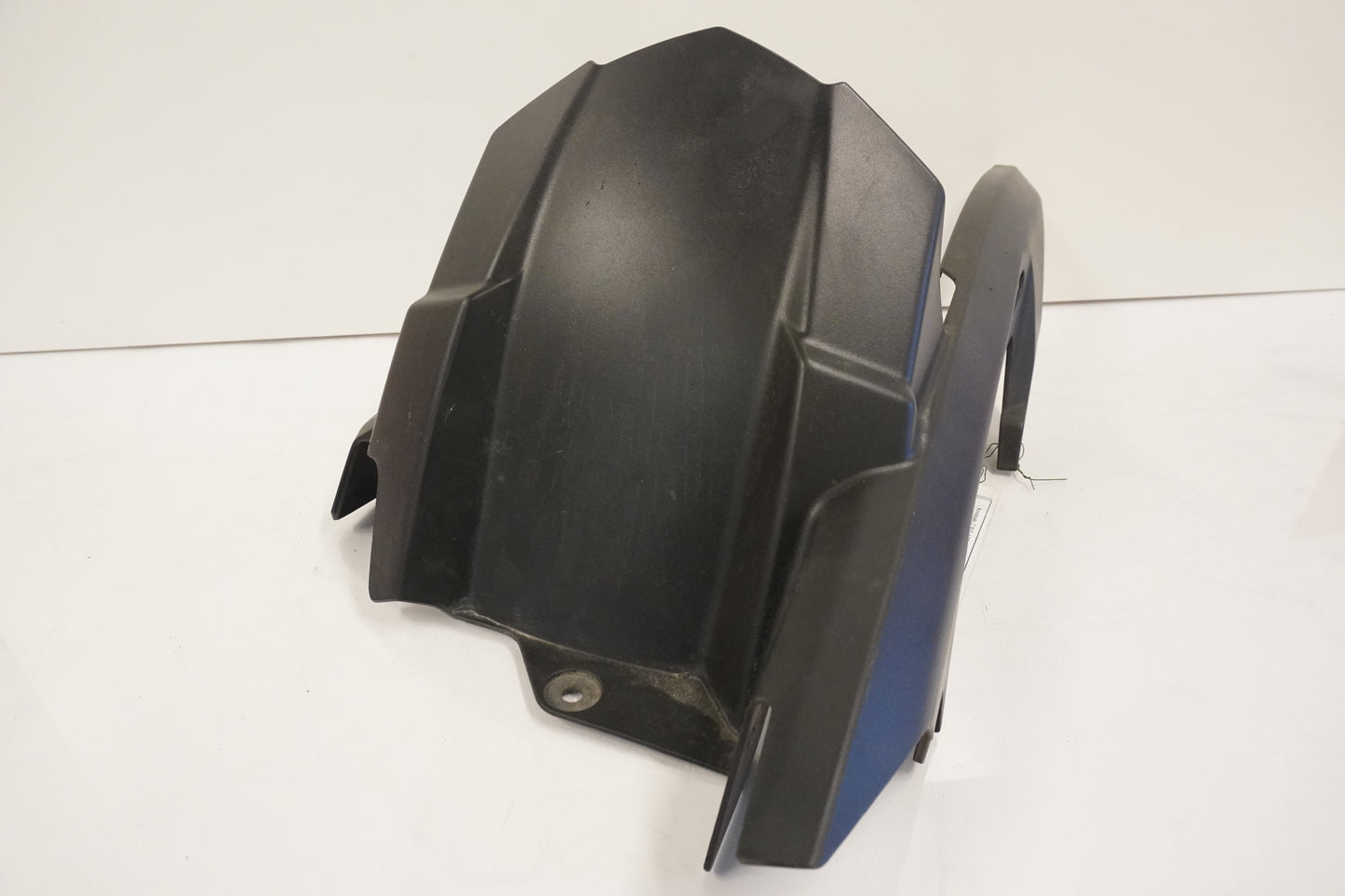 Höger sida på Svingskärm från en Kawasaki Z 900 -2017 motorcykel.