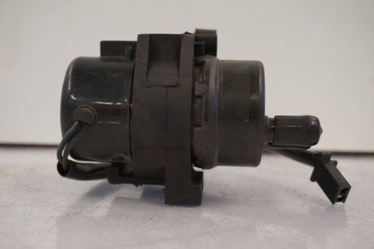 Höger sida på Bensinpump förgasare från en Yamaha FZ-S 600 -1998 motorcykel.