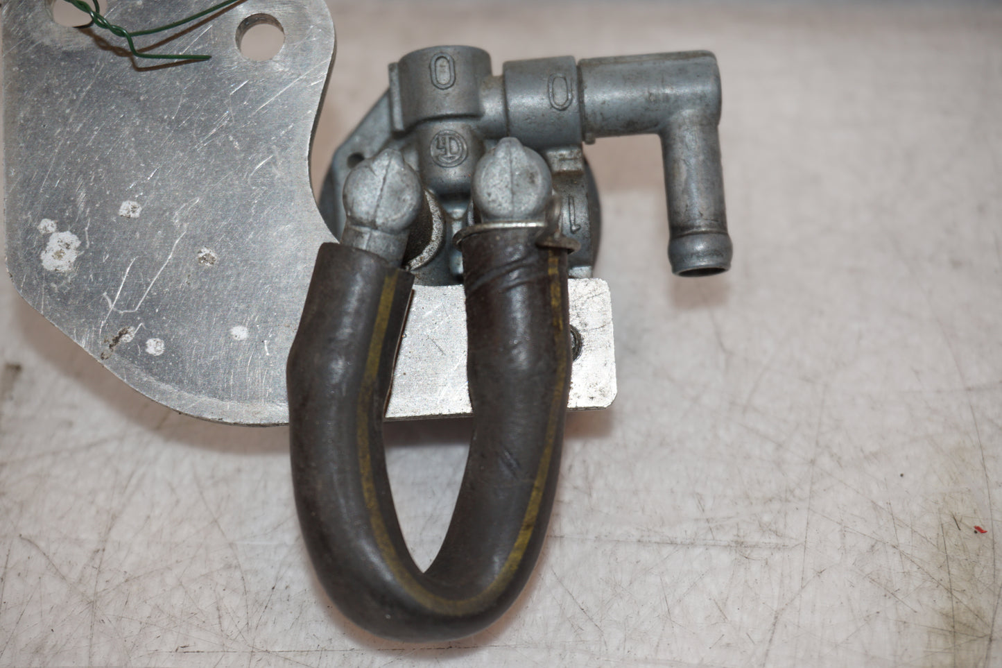 Snett nerifrån på Bensinkran från en Kawasaki ZXR 750 -1993 motorcykel.