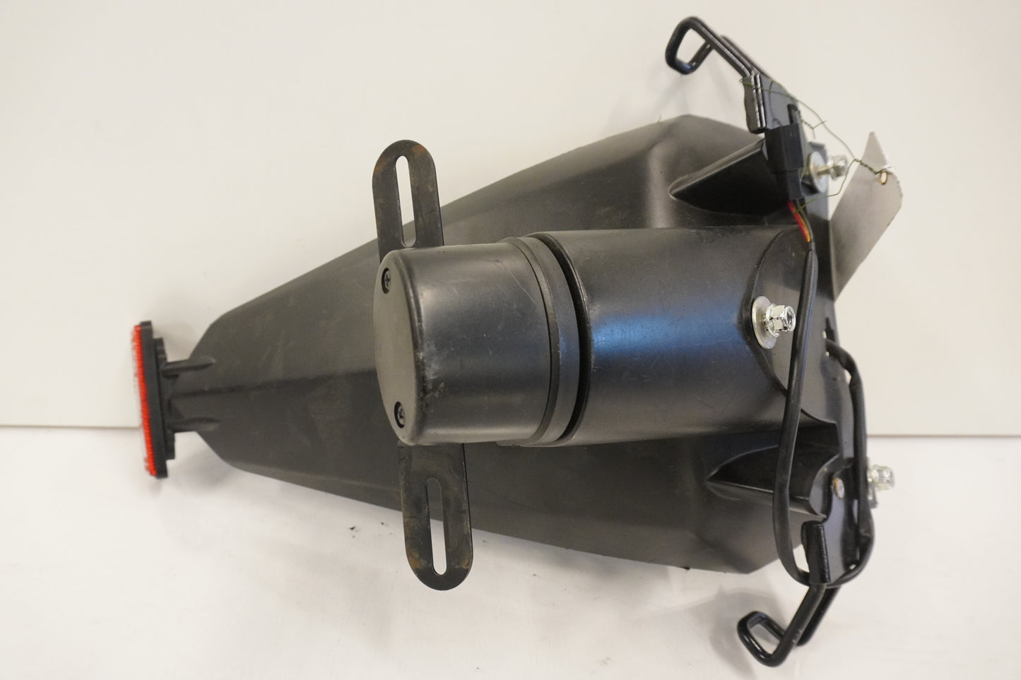 Framsidan på Skylthållare från en Kawasaki ZZ-R 1400 -2010 motorcykel.