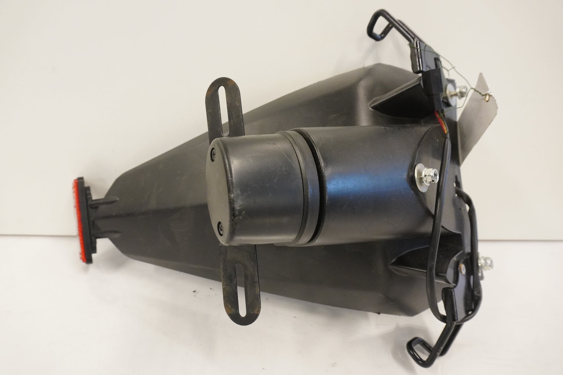 Framsidan på Skylthållare från en Kawasaki ZZ-R 1400 -2010 motorcykel.