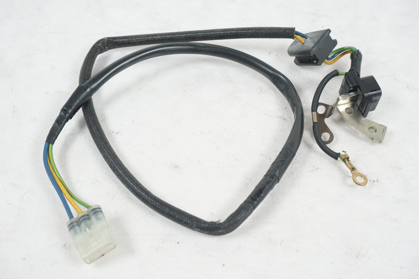 Höger sida på Tändpickup från en Suzuki GSX 1400 -2003 motorcykel.