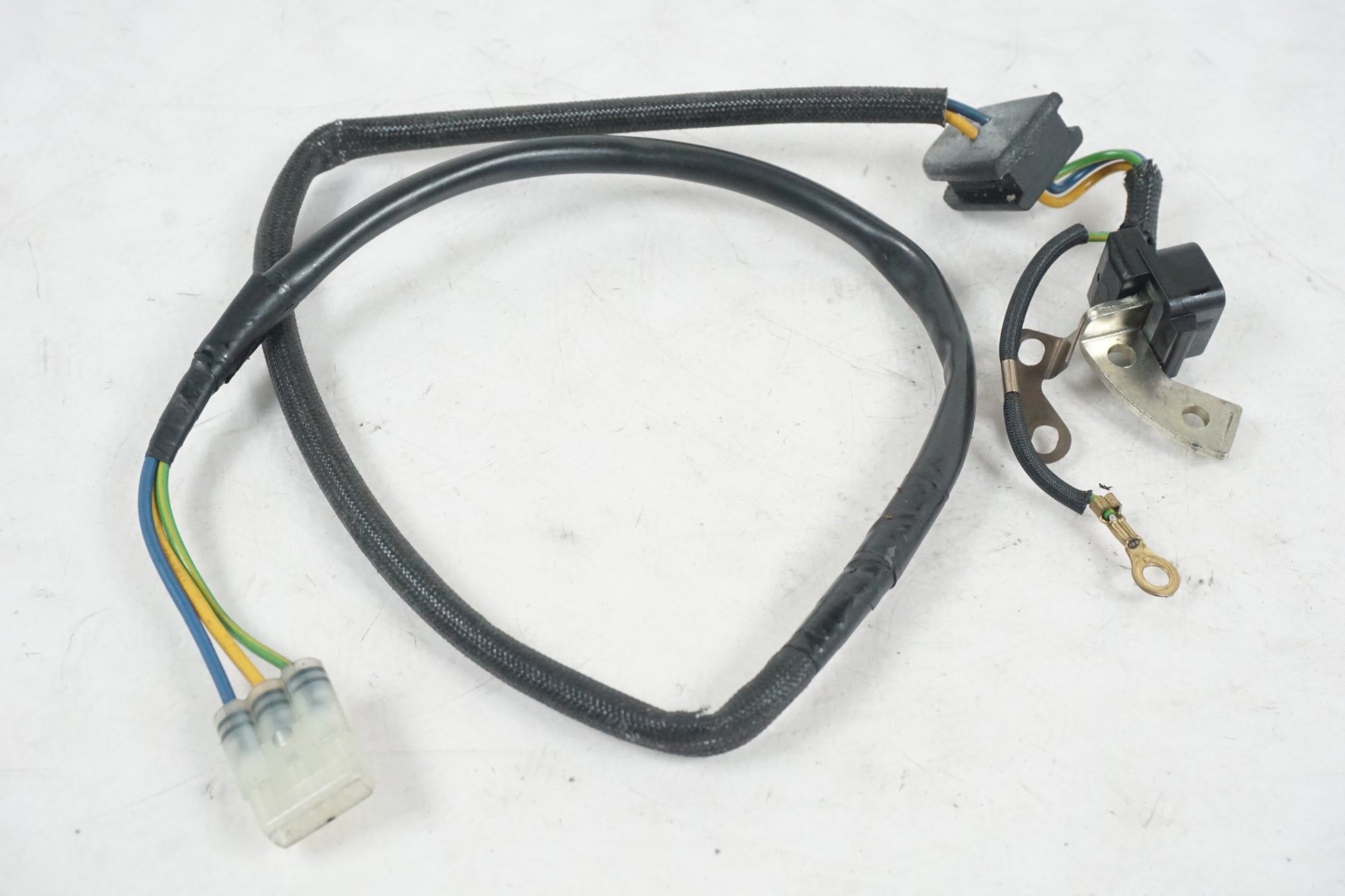 Höger sida på Tändpickup från en Suzuki GSX 1400 -2003 motorcykel.