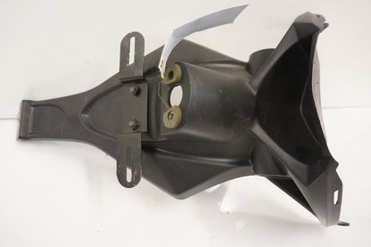 Framsidan på Skylthållare från en Kawasaki Versys 650 -2007 motorcykel.