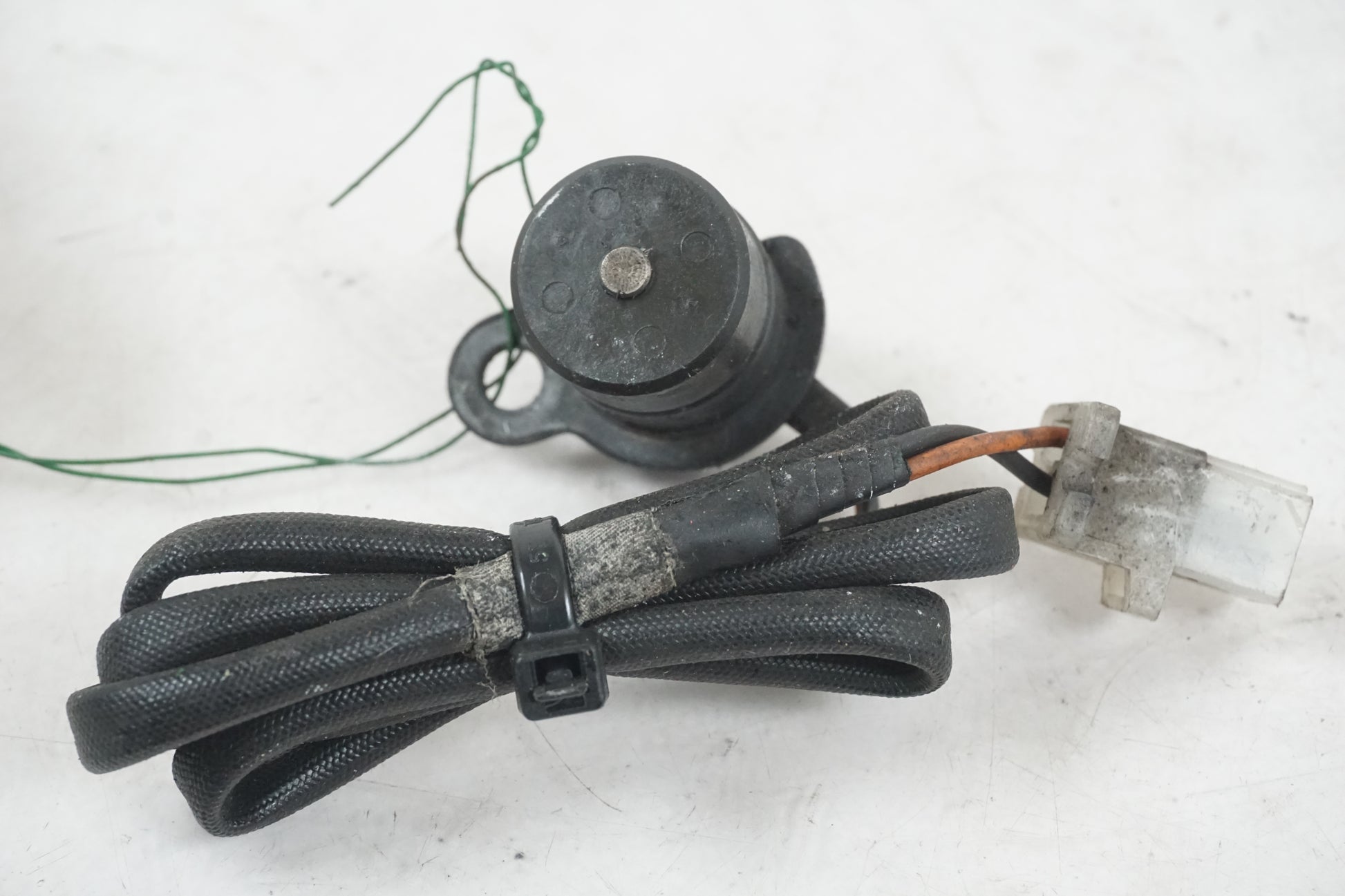 Framsidan på Tändpickup från en Yamaha FZ 750 -1986 motorcykel.