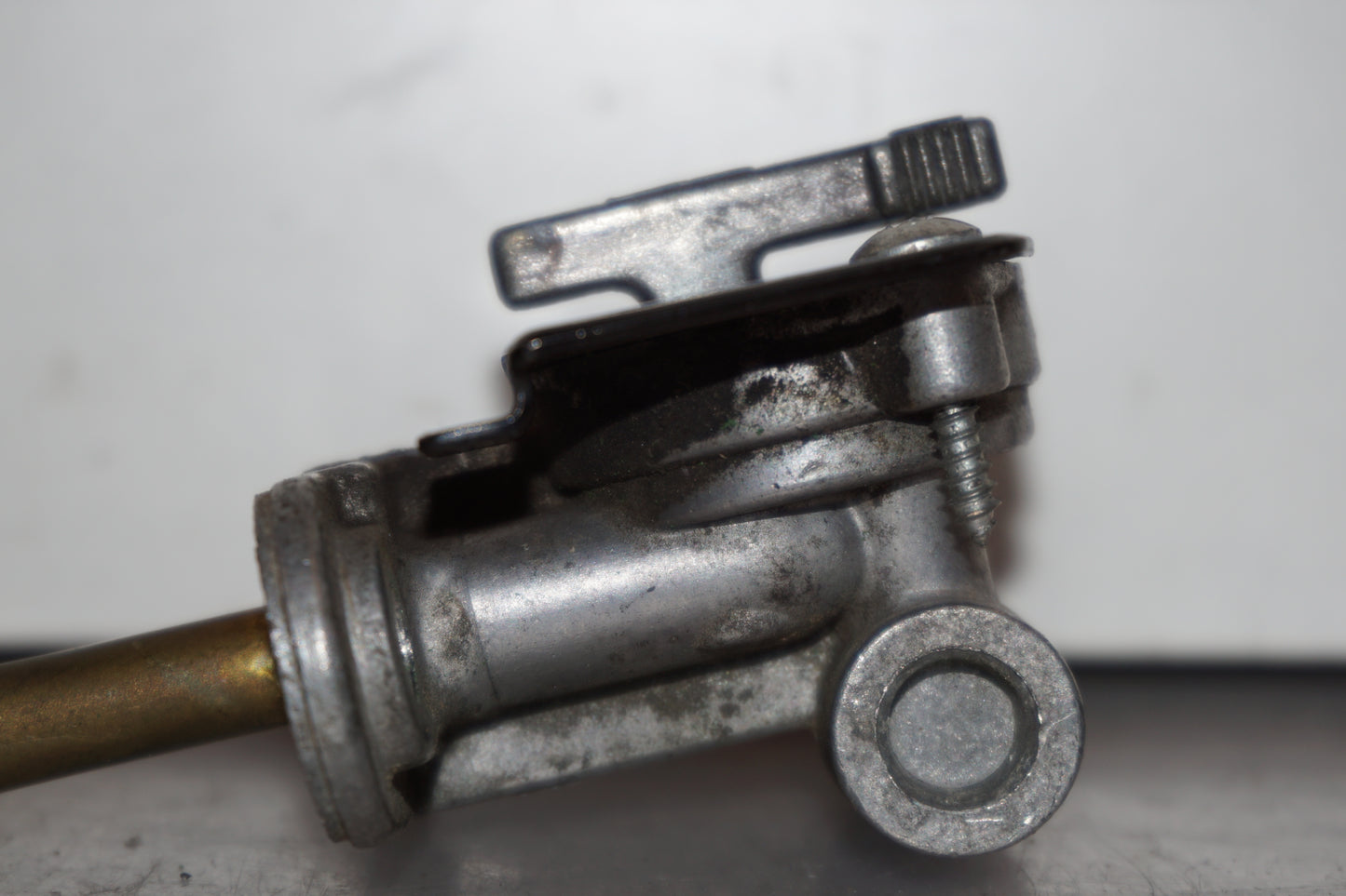 Höger sida på Bensinkran från en Kawasaki ZX-10 -1990 motorcykel.