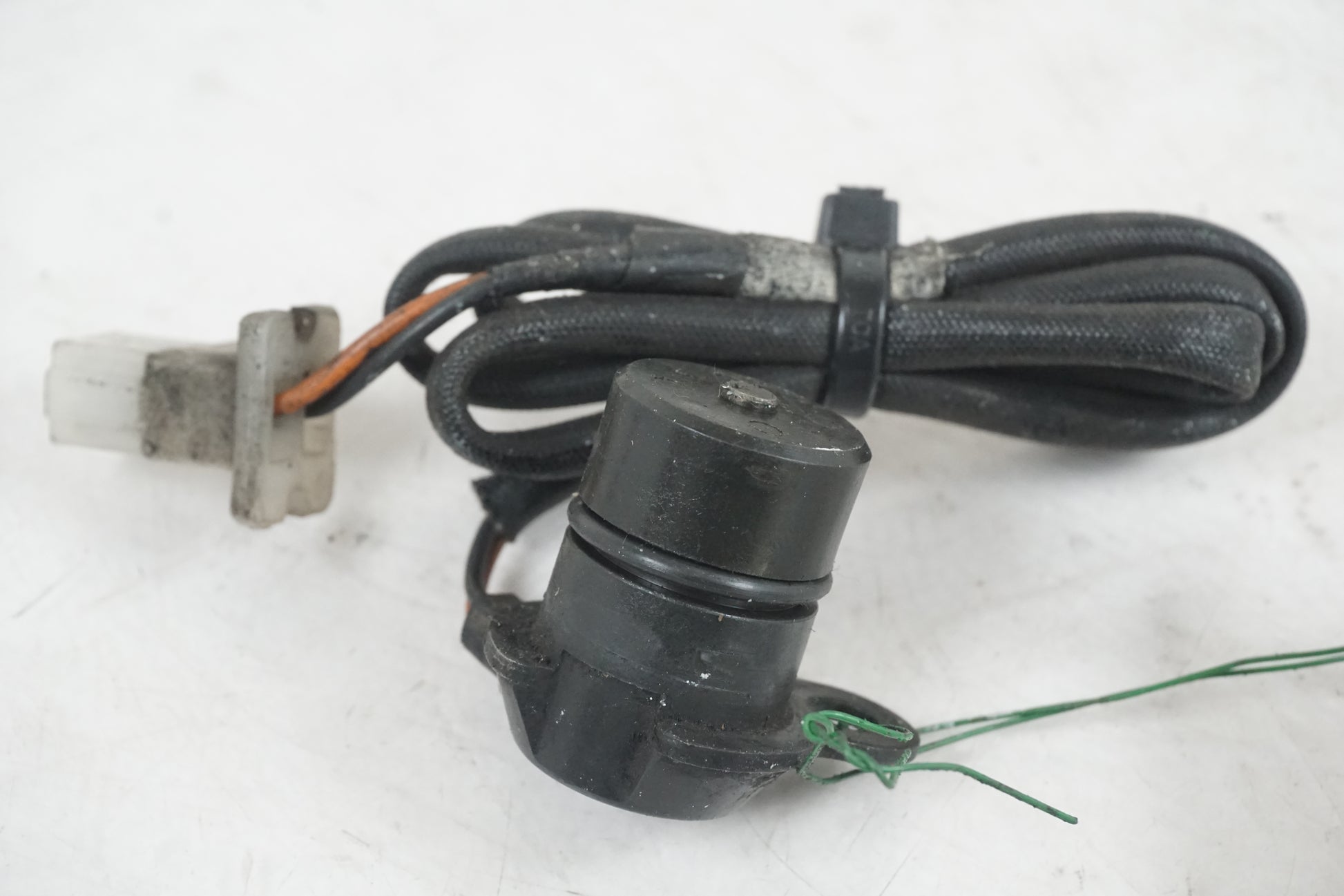 Baksidan på Tändpickup från en Yamaha FZ 750 -1986 motorcykel.