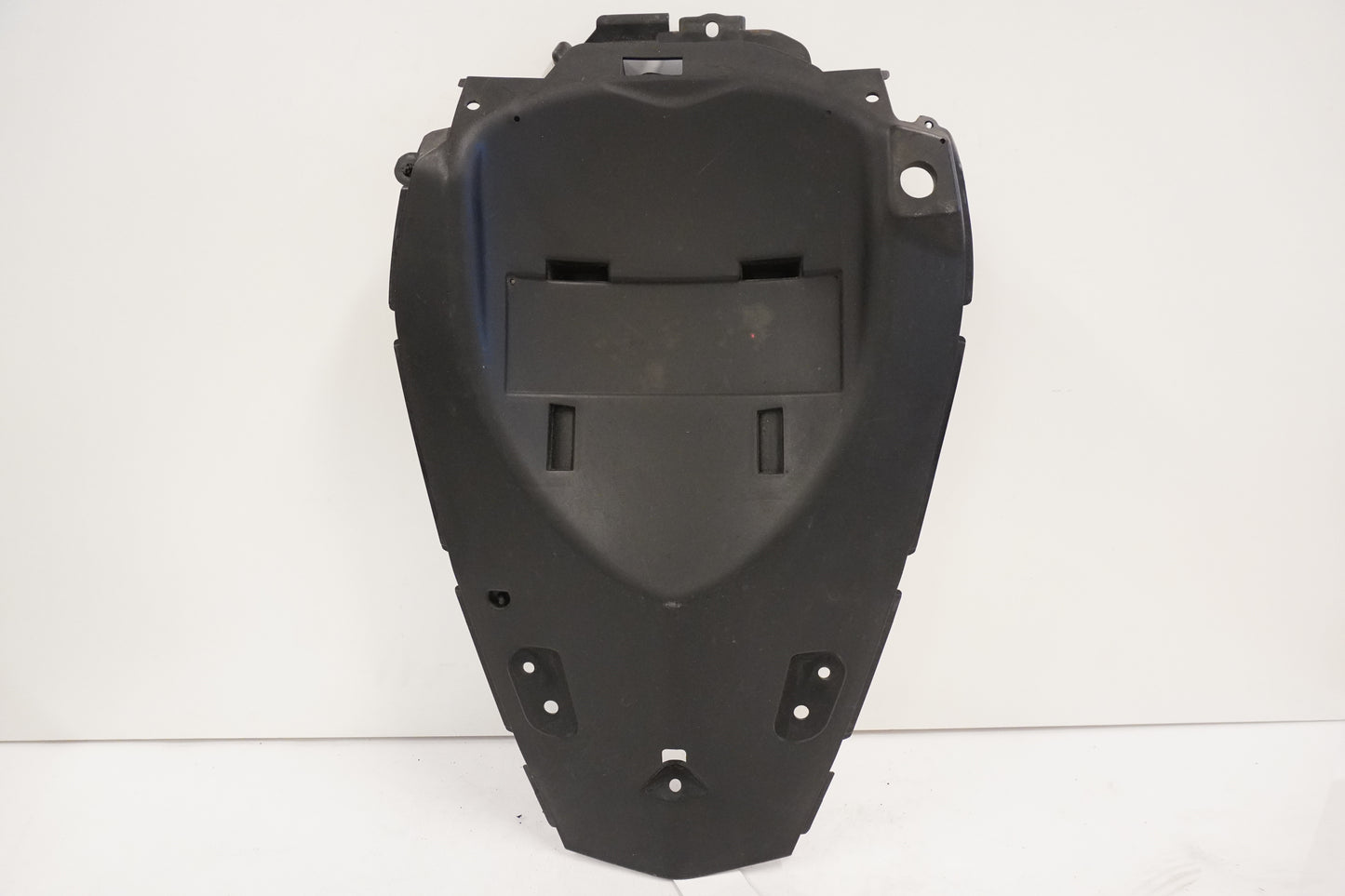 Framsidan på Undertail från en Kawasaki ER-6N -2011 motorcykel.