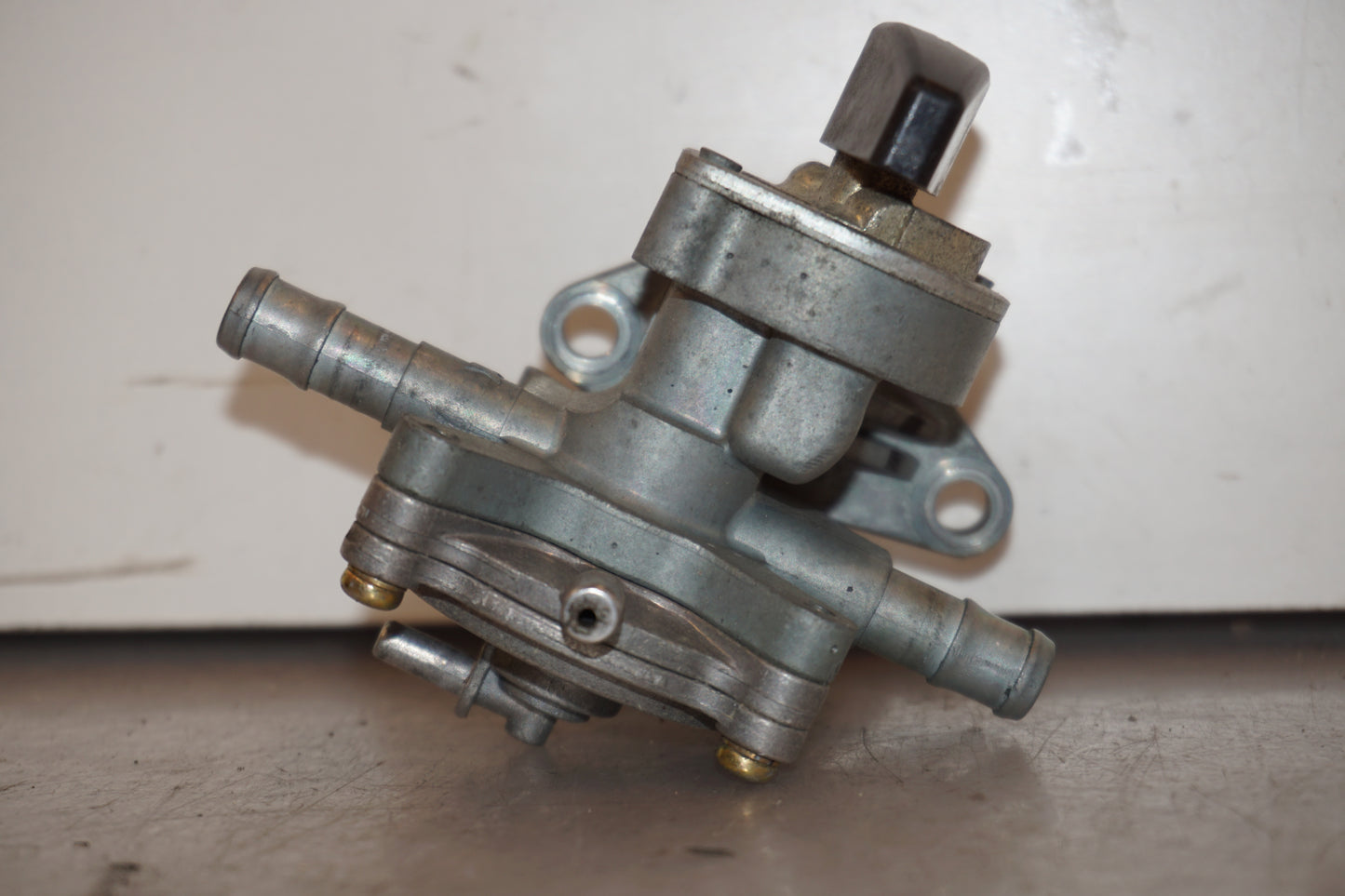 Baksidan på Bensinkran från en Honda CBR 1100 XX -1997 motorcykel.