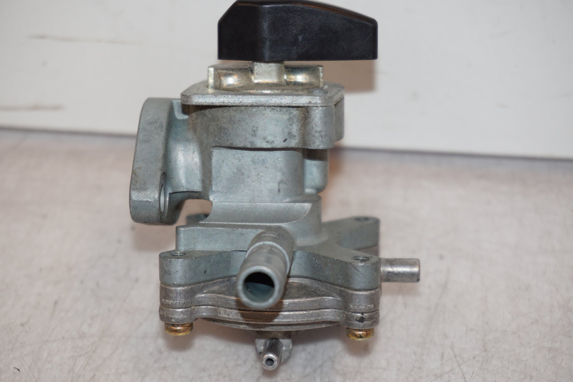 Höger sida på Bensinkran från en Honda CBR 1100 XX -1997 motorcykel.