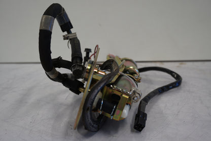 Snett uppifrån på Bensinpump insprut från en Kawasaki VN 1500 Mean Streak -2002 motorcykel.