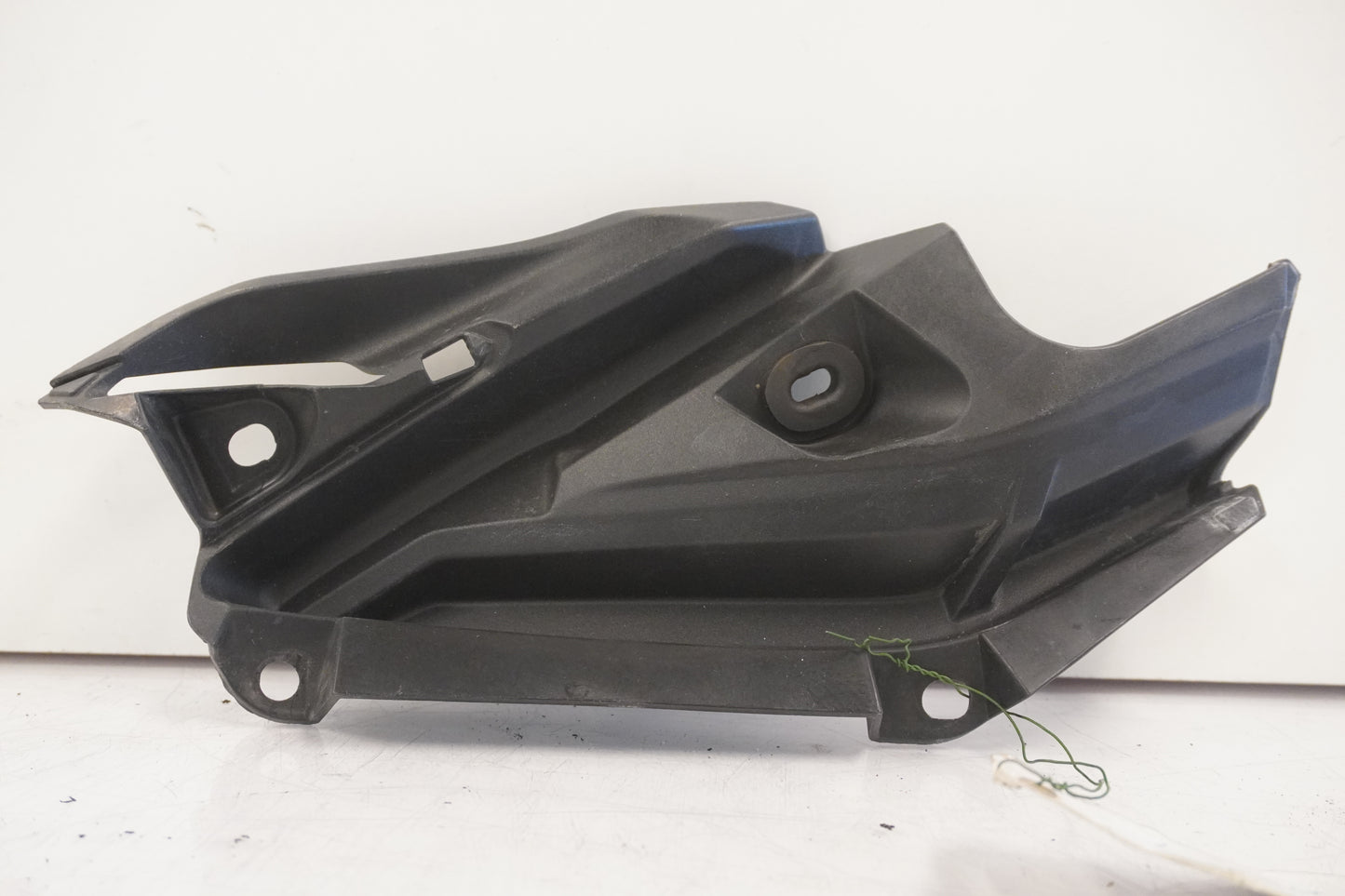 Framsidan på Sidopanel från en Kawasaki Z 900 -2017 motorcykel.