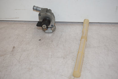 Framsidan på Bensinkran från en Honda XL 1000 V -2008 motorcykel.