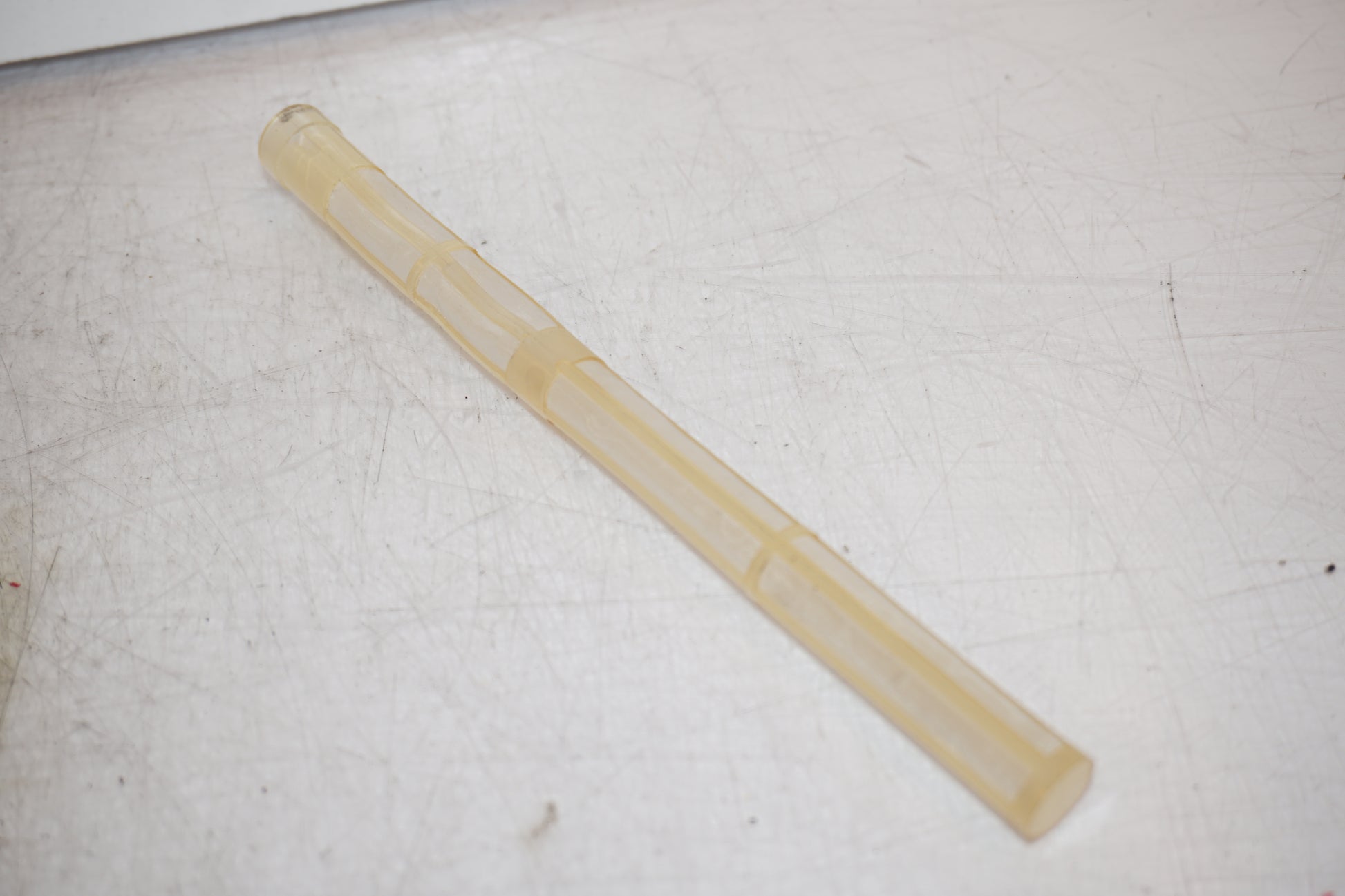 Baksidan på Bensinkran från en Honda XL 1000 V -2008 motorcykel.