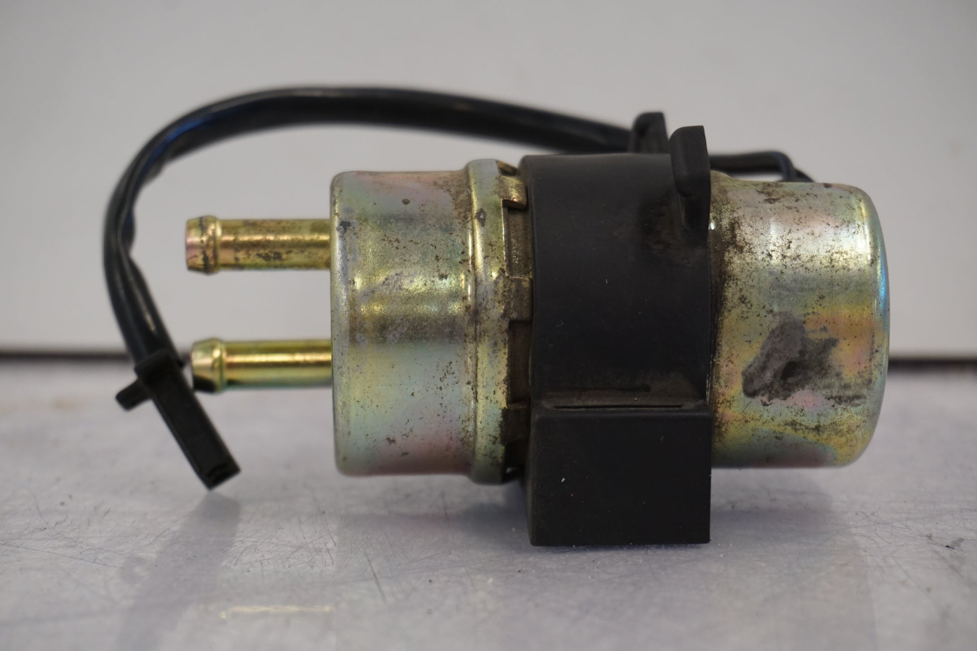 Framsidan på Bensinpump förgasare från en Yamaha BT 1100 -2004 motorcykel.