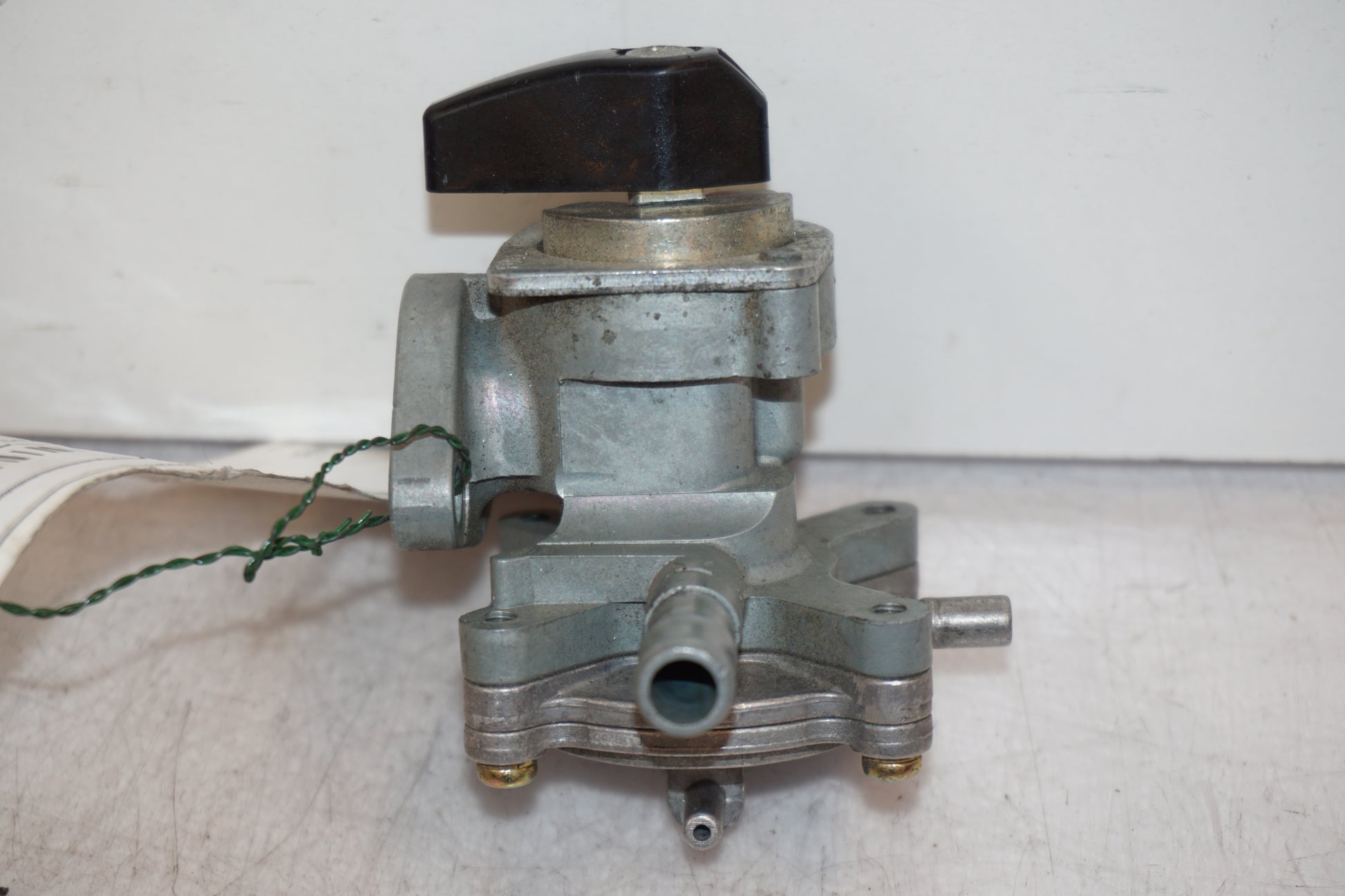 Baksidan på Bensinkran från en Honda CBR 1100 XX -1997 motorcykel.