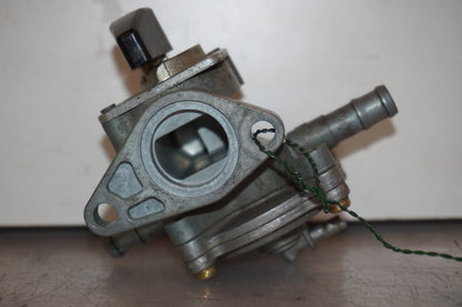 Höger sida på Bensinkran från en Honda CBR 1100 XX -1997 motorcykel.