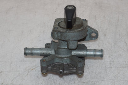 Höger sida på Bensinkran från en Honda CBR 1100 XX -1998 motorcykel.