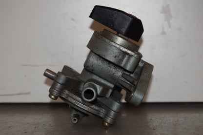 Snett nerifrån på Bensinkran från en Honda CBR 1100 XX -1998 motorcykel.