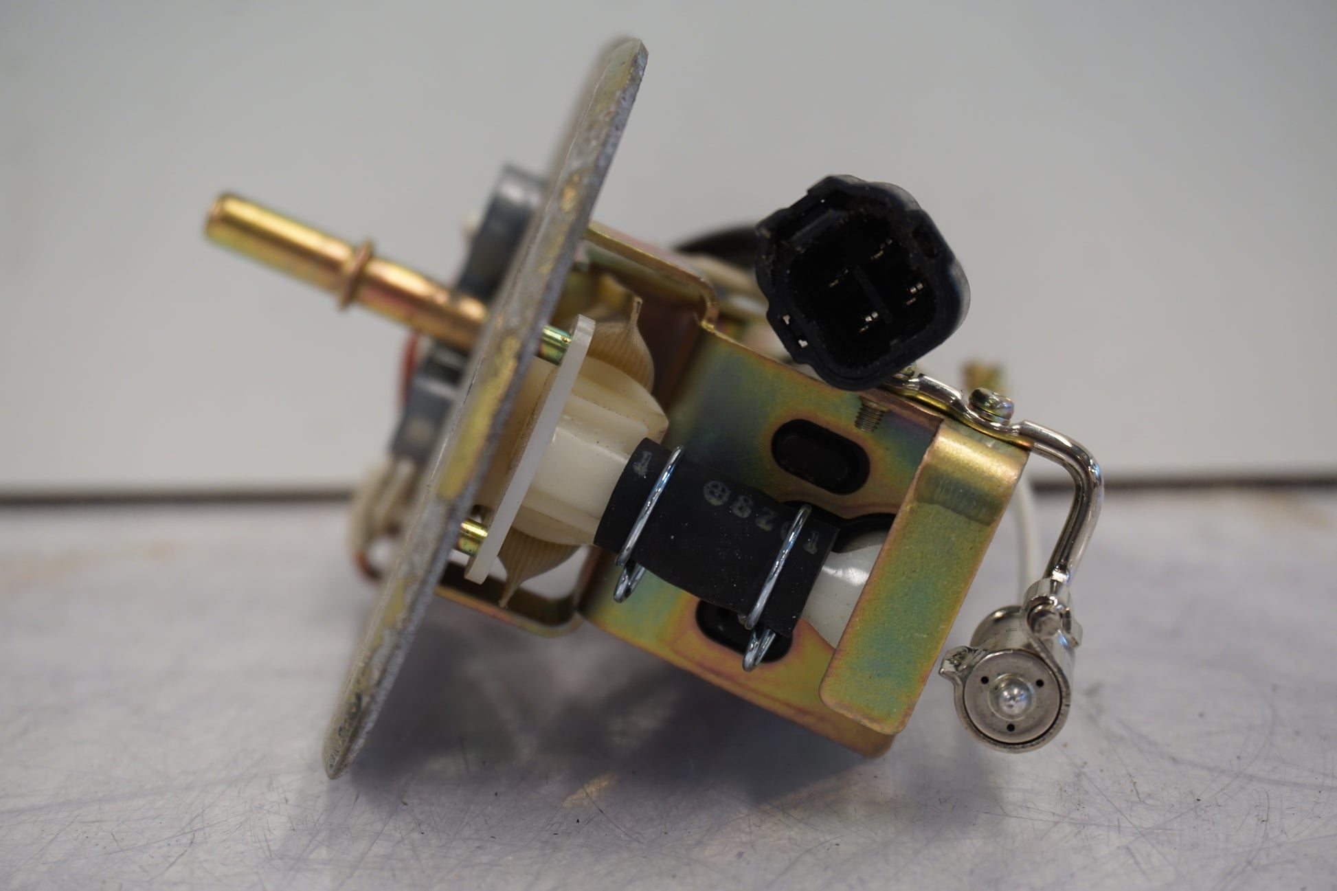 Höger sida på Bensinpump insprut från en Kawasaki VN 1500 Classic Tourer -2000 motorcykel.