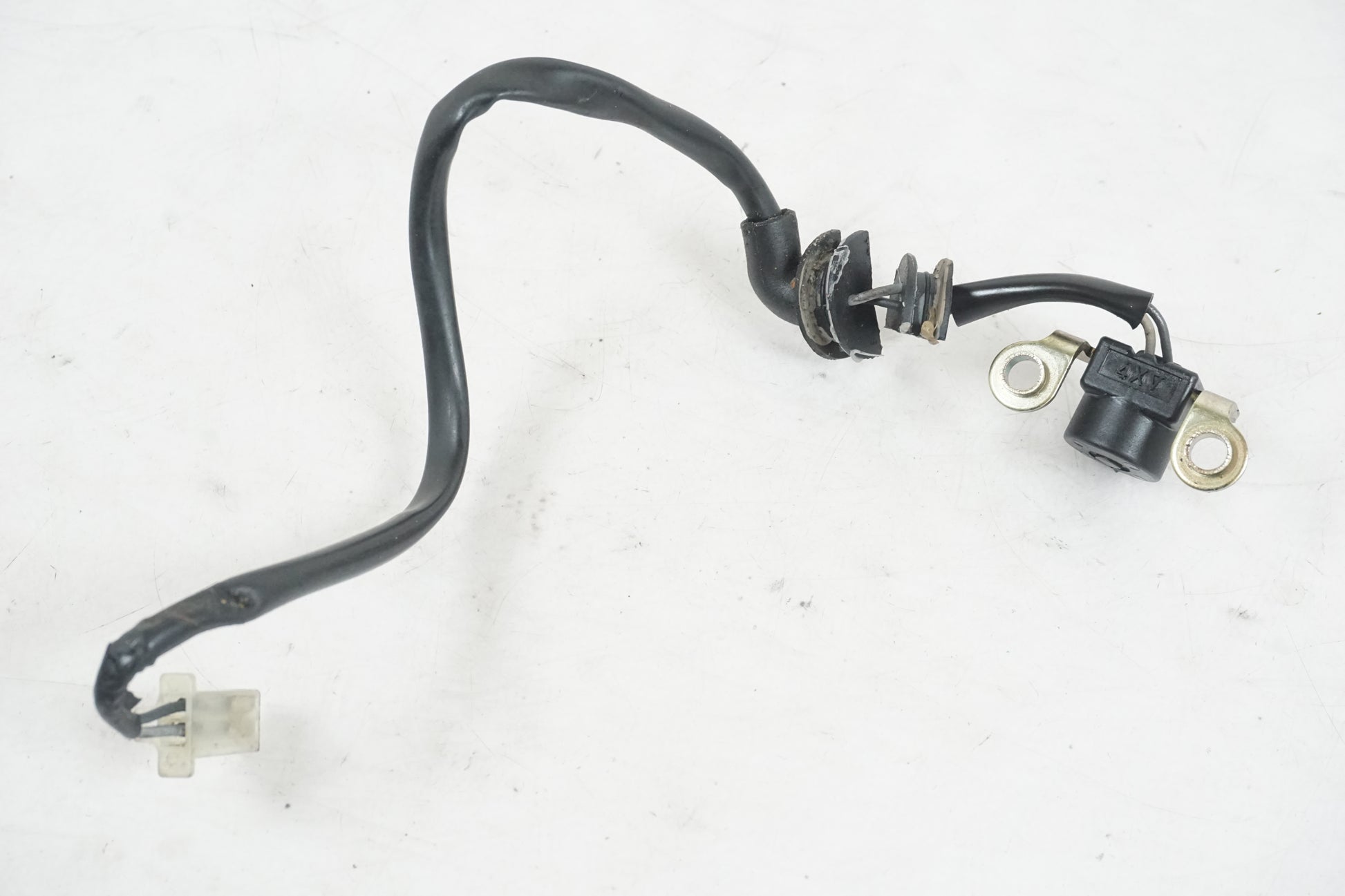 Vänster sida på Tändpickup från en Yamaha YZF R6 -2000 motorcykel.