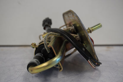 Snett uppifrån på Bensinpump insprut från en Kawasaki VN 1500 Classic Tourer -2000 motorcykel.