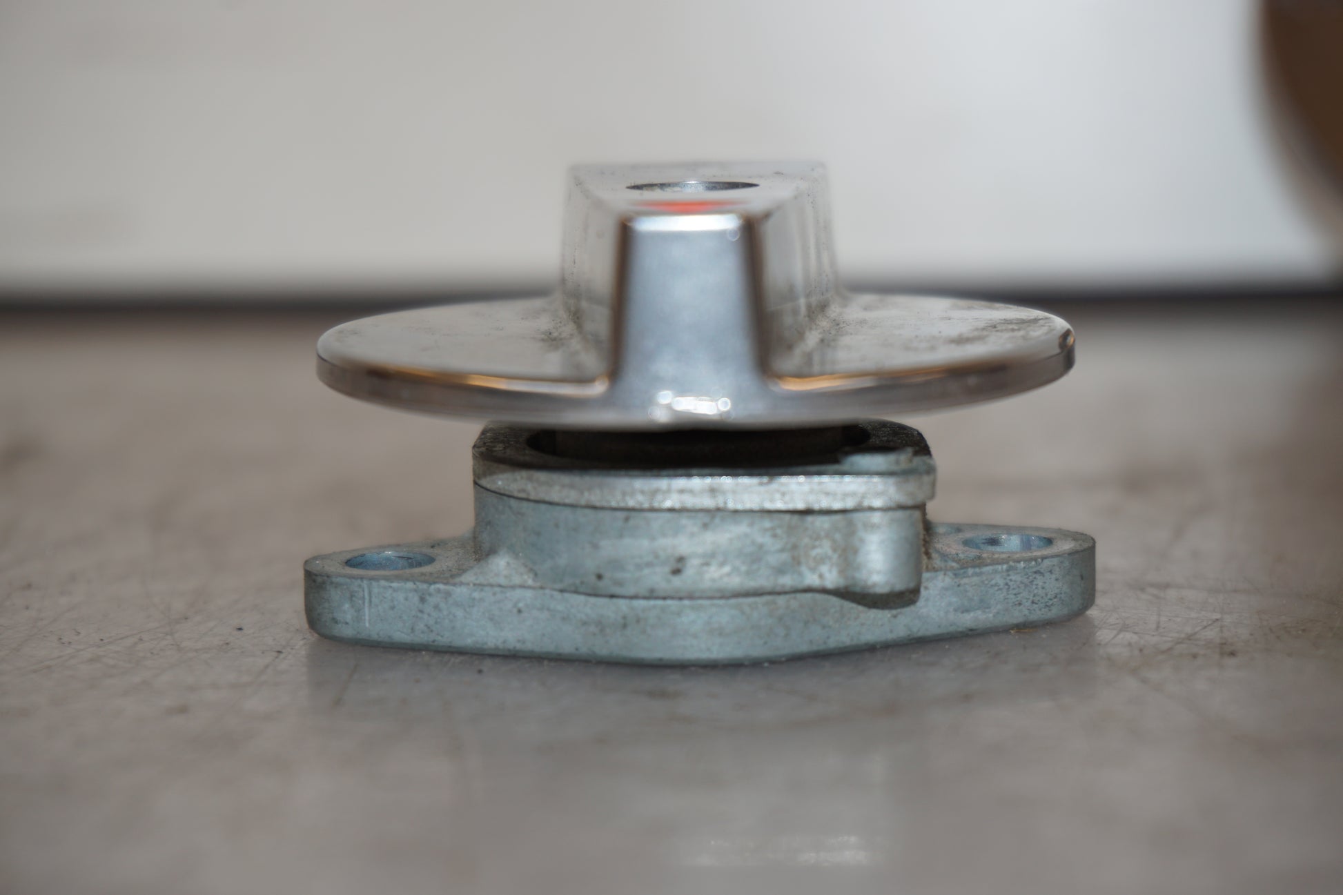 Baksidan på Bensinkran från en Honda VFR 750 -1988 motorcykel.