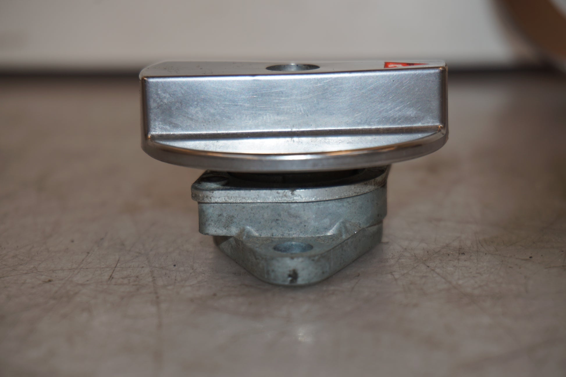 Höger sida på Bensinkran från en Honda VFR 750 -1988 motorcykel.