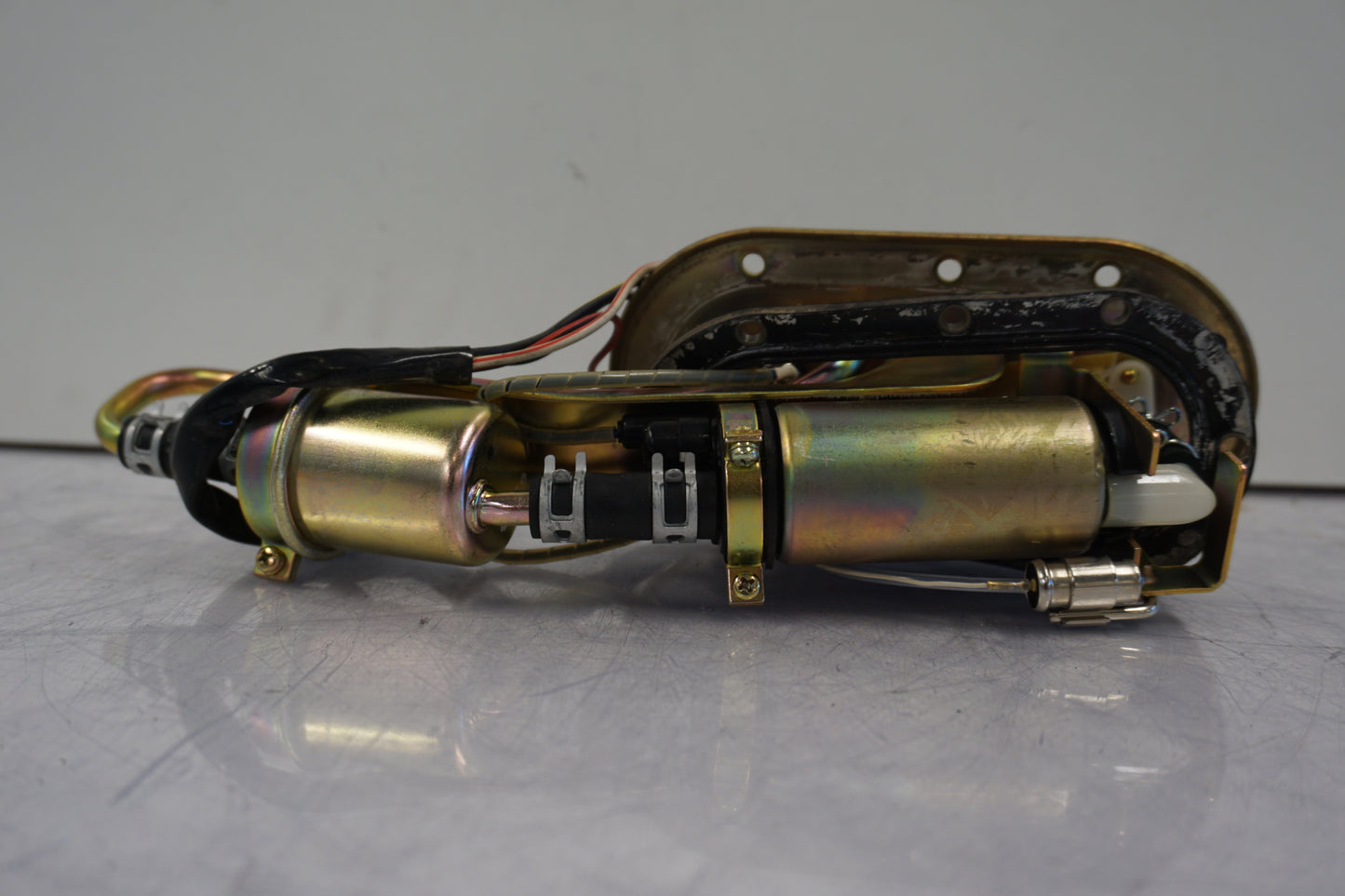 Vänster sida på Bensinpump insprut från en Kawasaki VN 1500 Classic Tourer -2003 motorcykel.