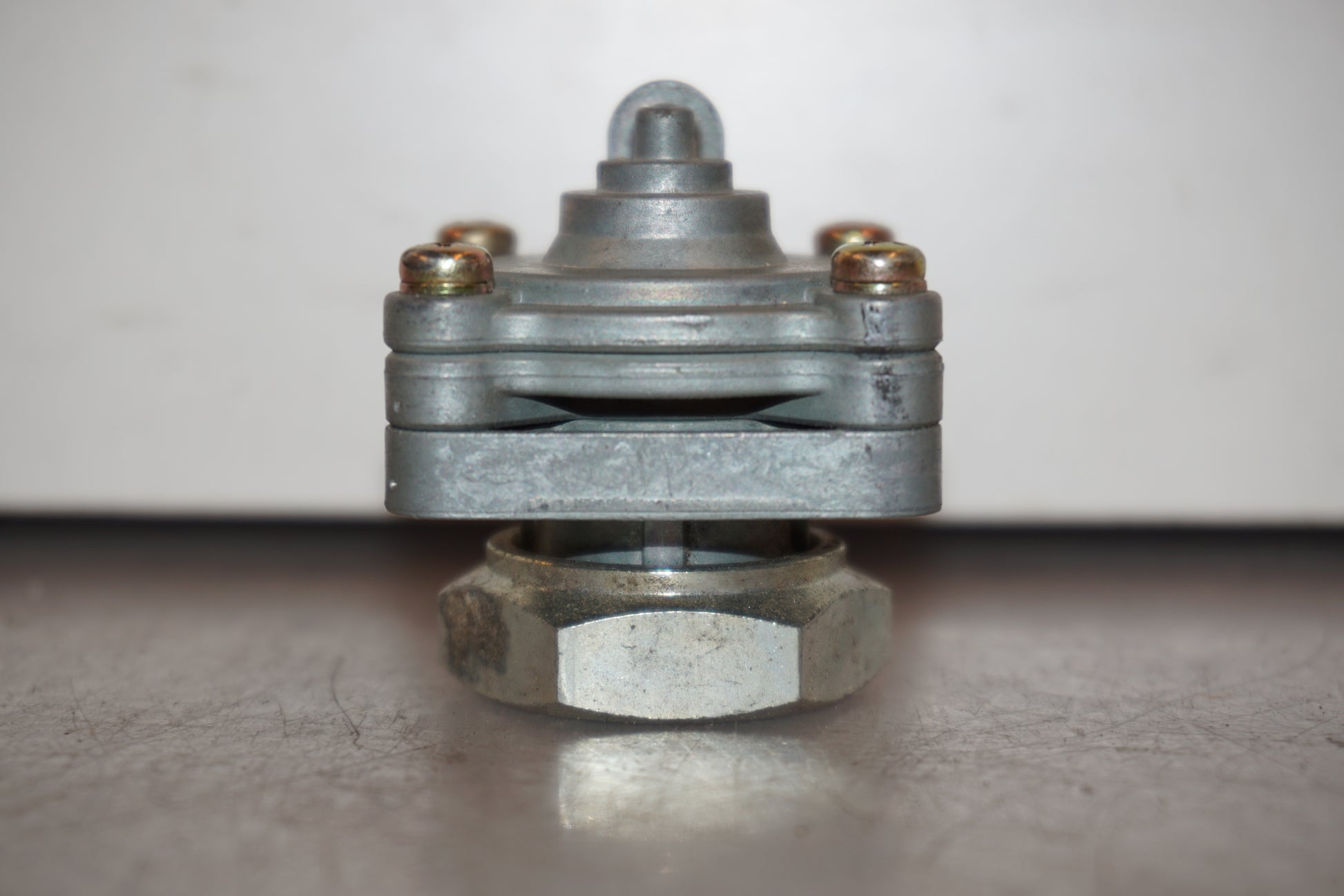 Baksidan på Bensinkran från en Honda XL 650 V -2004 motorcykel.