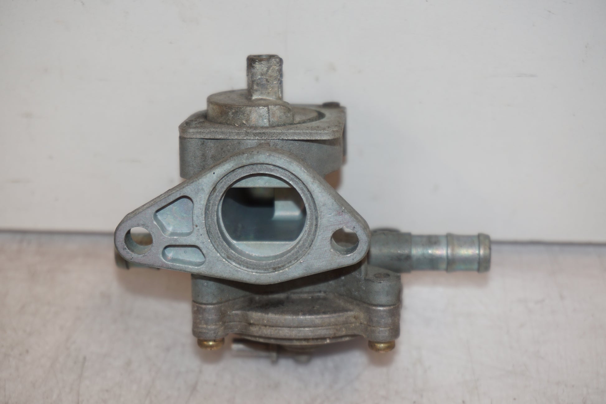 Framsidan på Bensinkran från en Honda VTR 1000 F -1997 motorcykel.