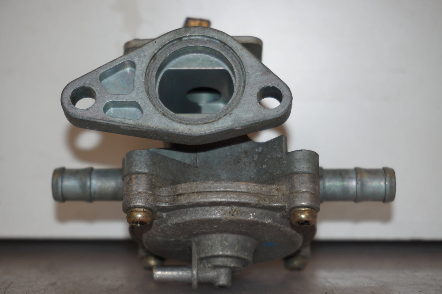 Baksidan på Bensinkran från en Honda VTR 1000 F -1997 motorcykel.