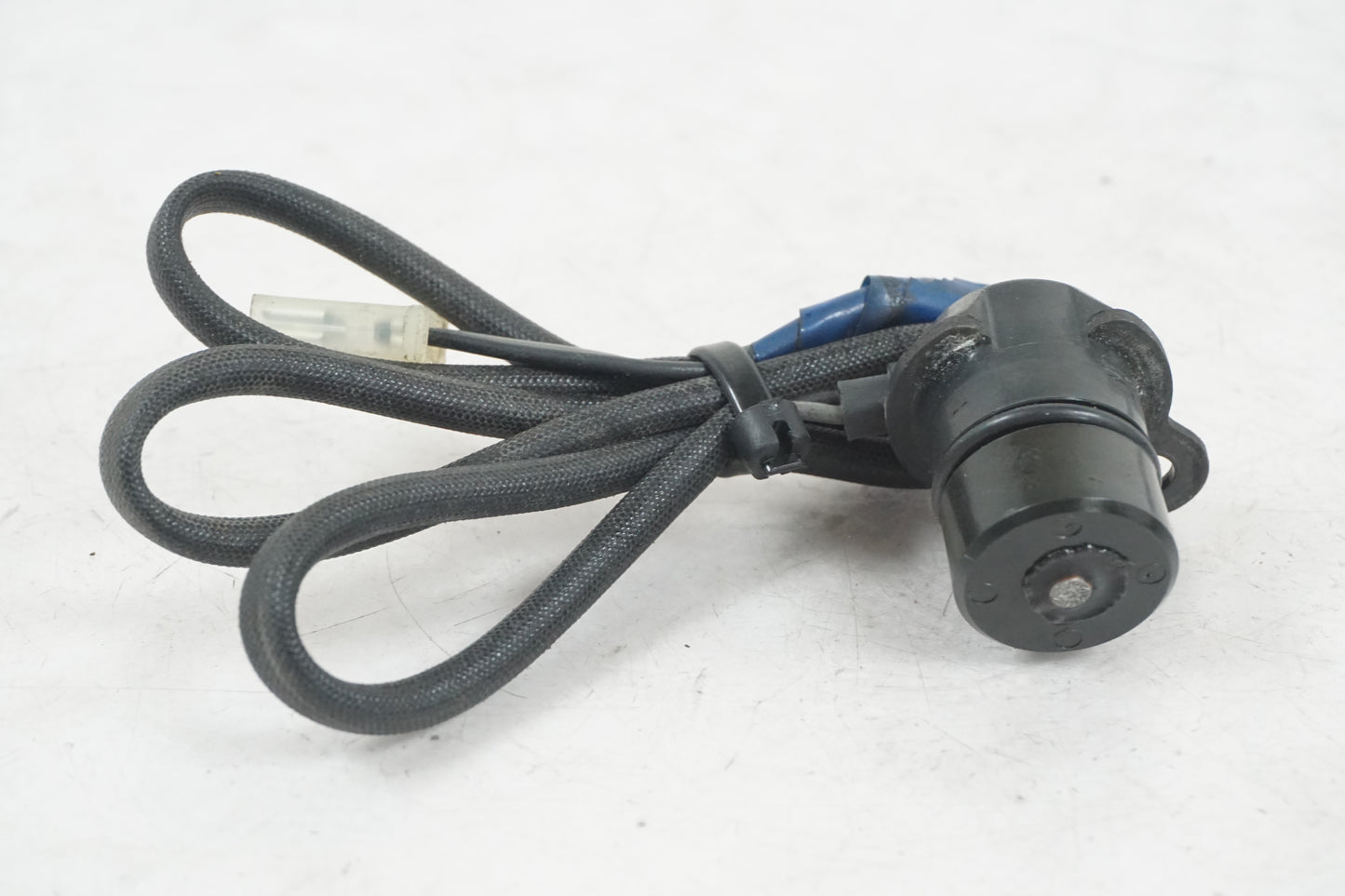 Baksidan på Tändpickup från en Yamaha YZF 1000 R -1997 motorcykel.