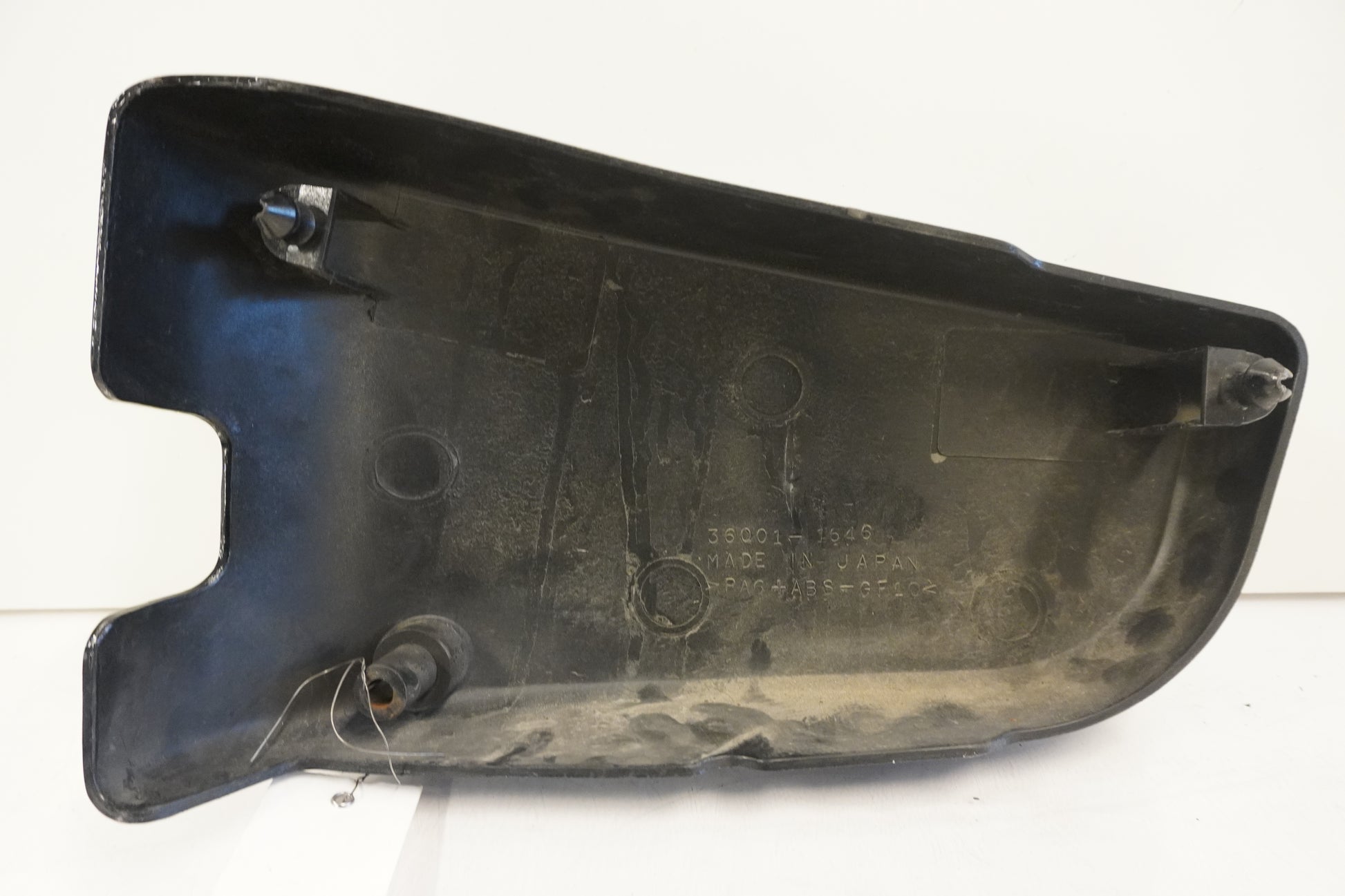 Snett nerifrån på Sidopanel från en Kawasaki VN 1500 Classic Tourer -2003 motorcykel.