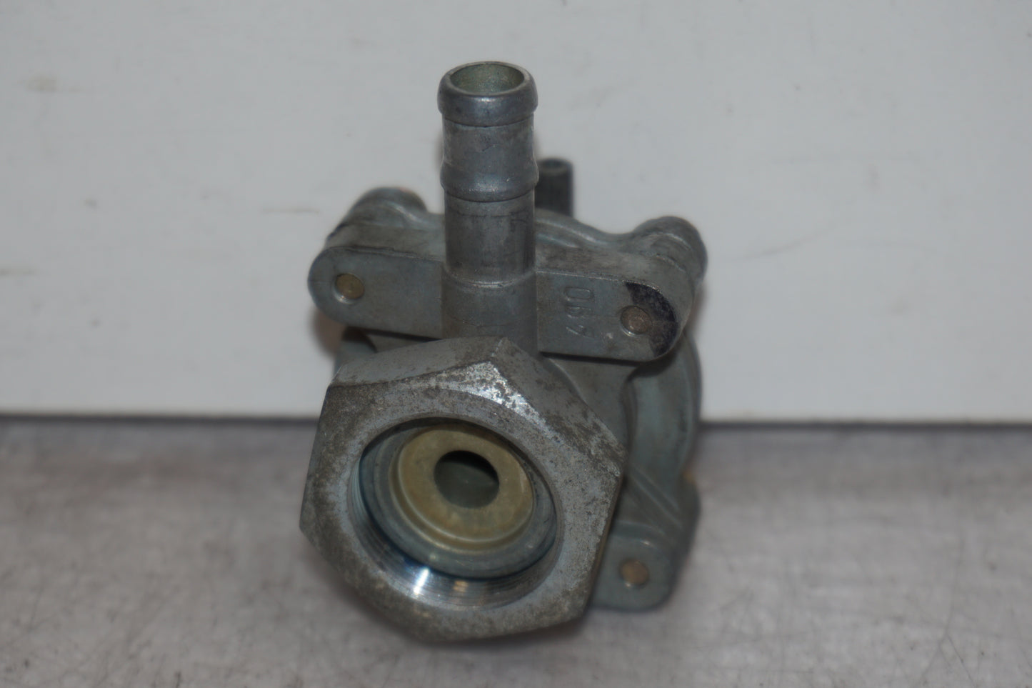 Framsidan på Bensinkran från en Honda XL 650 V -2000 motorcykel.