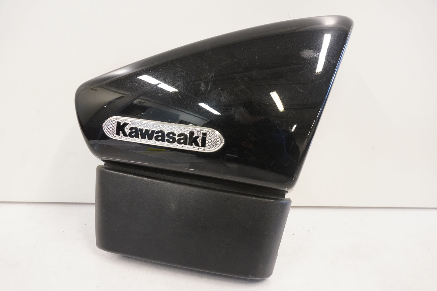 Framsidan på Sidopanel från en Kawasaki VN 900 -2008 motorcykel.