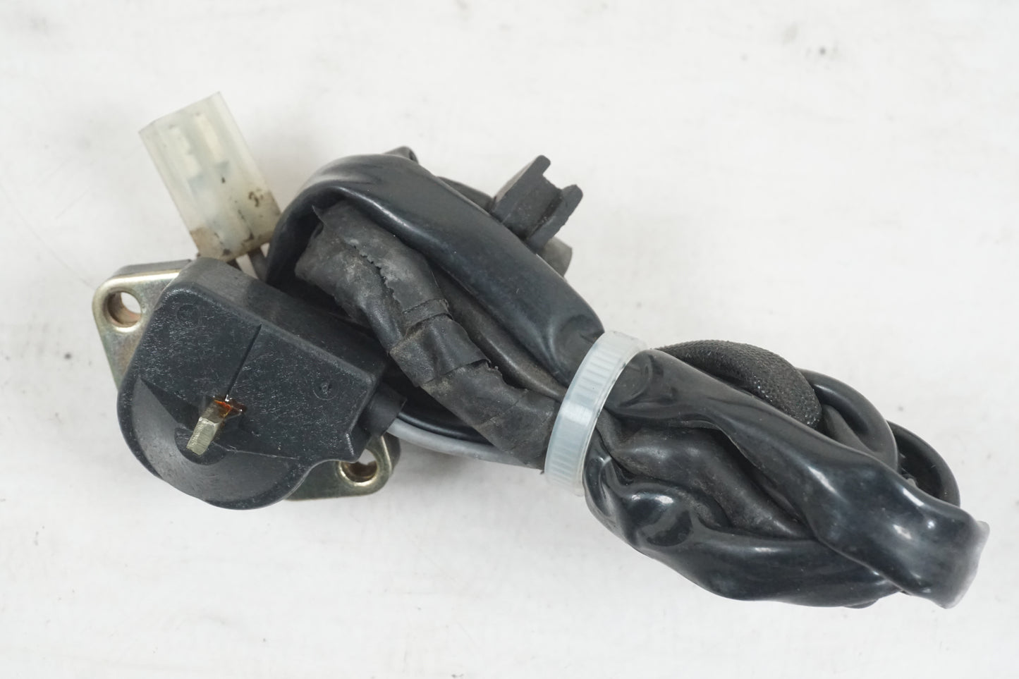 Framsidan på Tändpickup från en Yamaha FJ 1200 -1991 motorcykel.