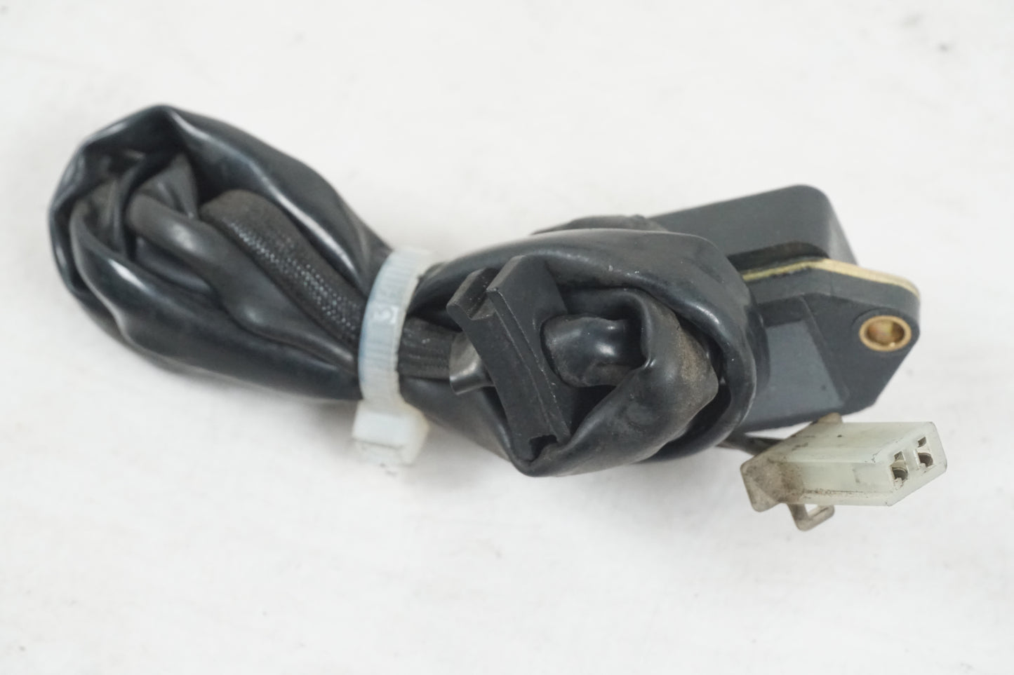 Höger sida på Tändpickup från en Yamaha FJ 1200 -1991 motorcykel.