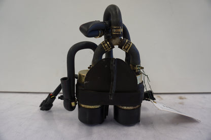 Höger sida på Bensinpump förgasare från en Kawasaki ZZR 1200 -2002 motorcykel.